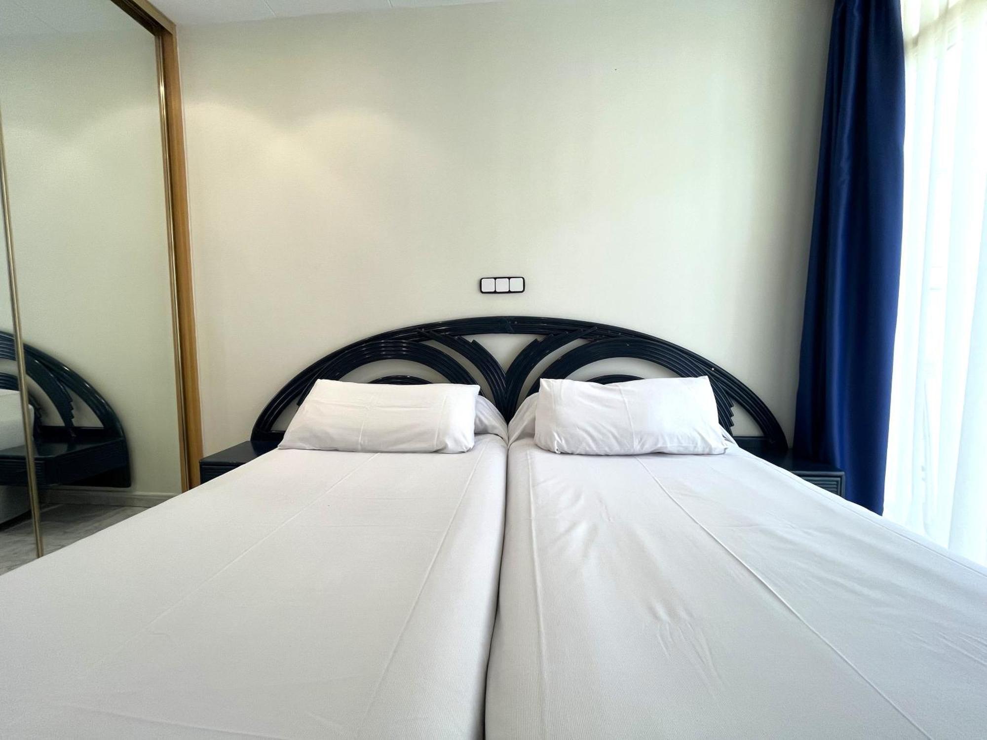 Neptuno Apartments Calella Chambre photo