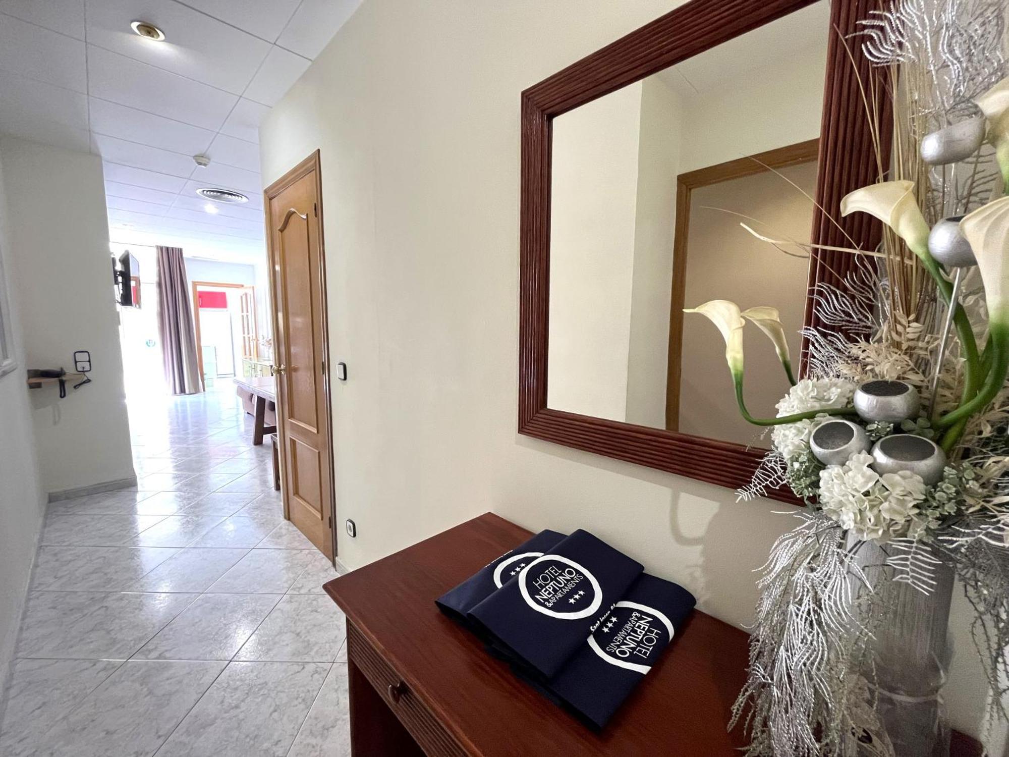 Neptuno Apartments Calella Chambre photo